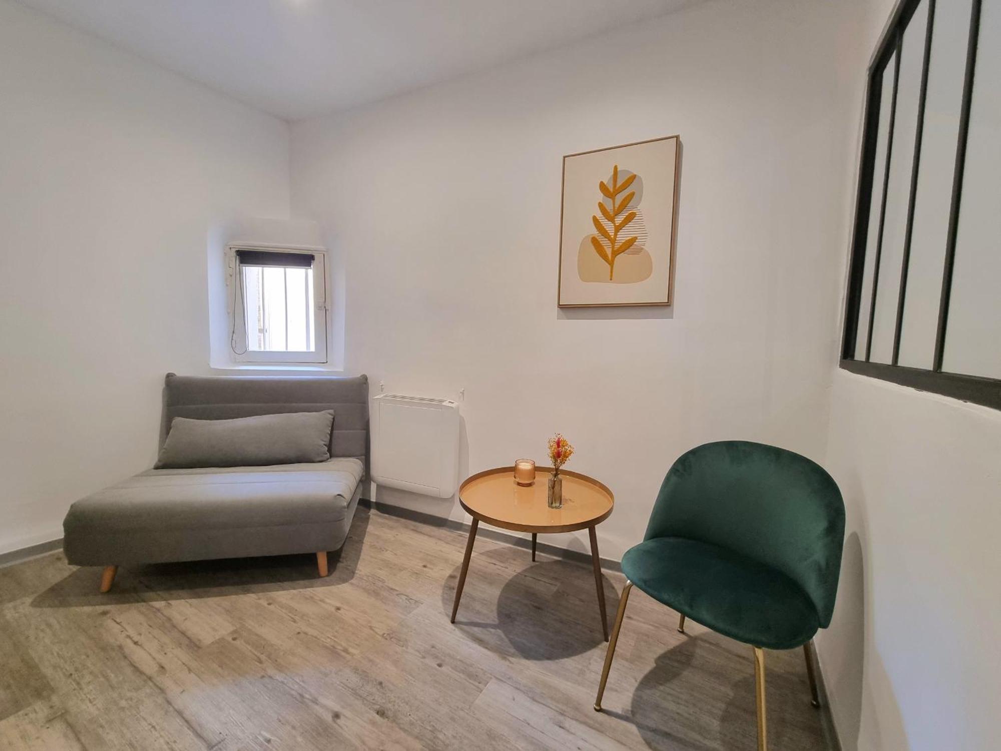 Appartement Renovated 2-room In Historic Center *