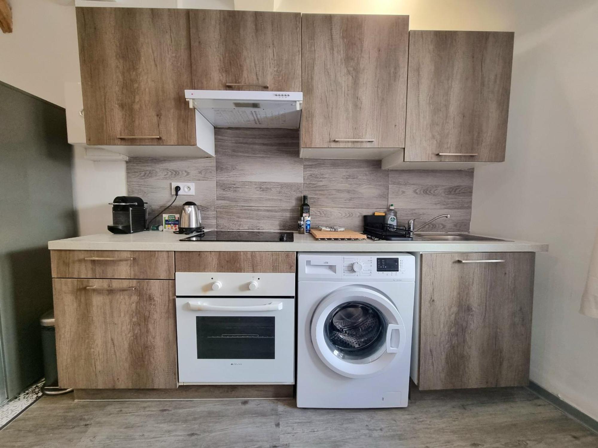 Renovated 2-room In Historic Center *
